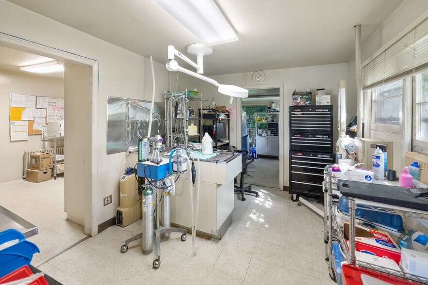 More Photos Of 1158 Valley Rd, Stirling Veterinarian Kennel For Sale