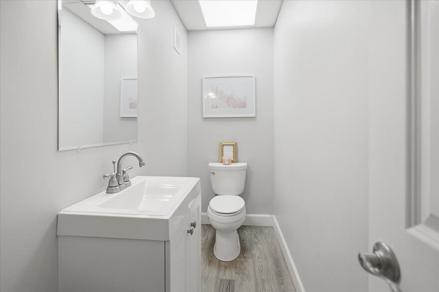 More Photos Of 33 Candee Ave, Sayville Medical For Lease