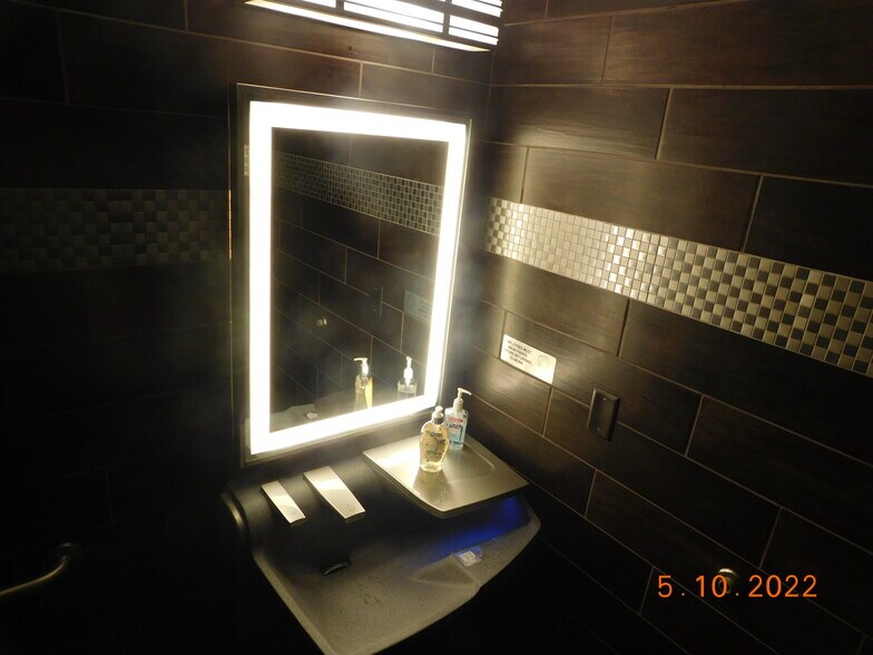 More Photos Of 542 Crescent Blvd, Glen Ellyn Restaurant For Sale