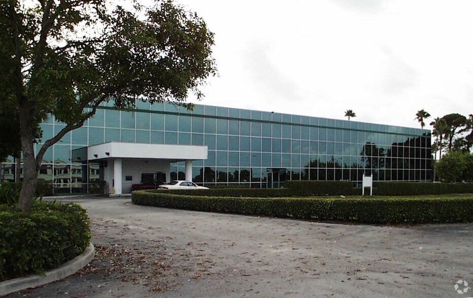 More Photos Of 1501 Corporate Dr, Boynton Beach Office For Lease