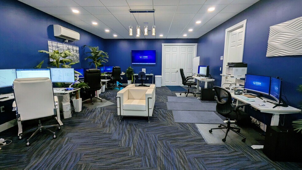 More Photos Of 2328 72nd Dr E, Sarasota Warehouse For Sale