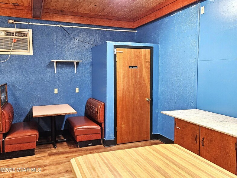 More Photos Of 172 W North St, Macon Restaurant For Sale