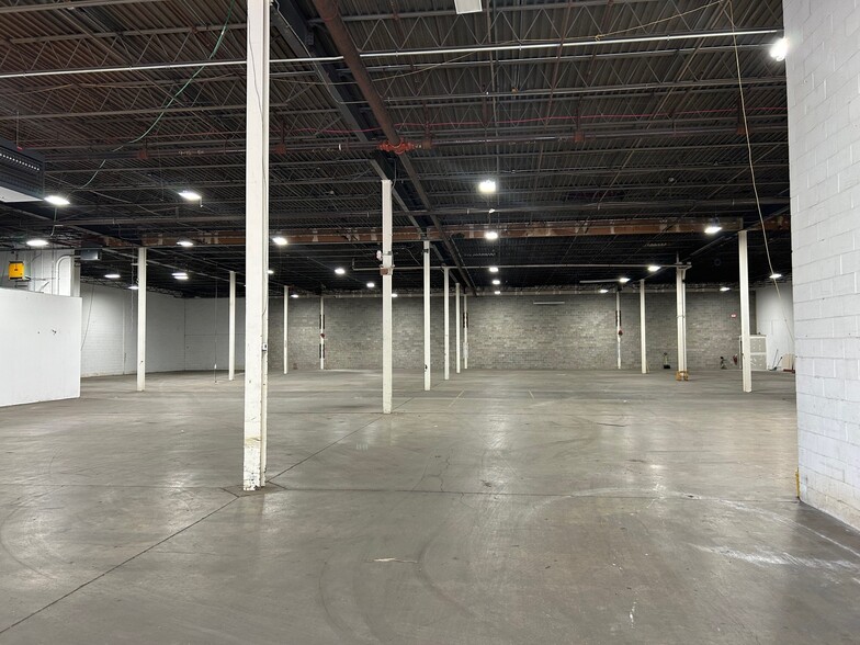 More Photos Of 445 Sills Rd, Yaphank Warehouse For Lease