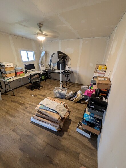 More Photos Of 235 Private Road 5834, Yantis Flex For Lease