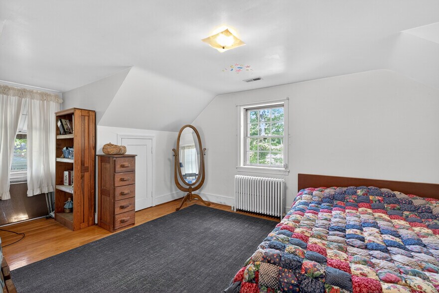 More Photos Of 2870 King William Ave, West Point Flex For Sale