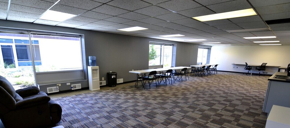 More Photos Of S22W22660 Broadway, Waukesha Office For Lease