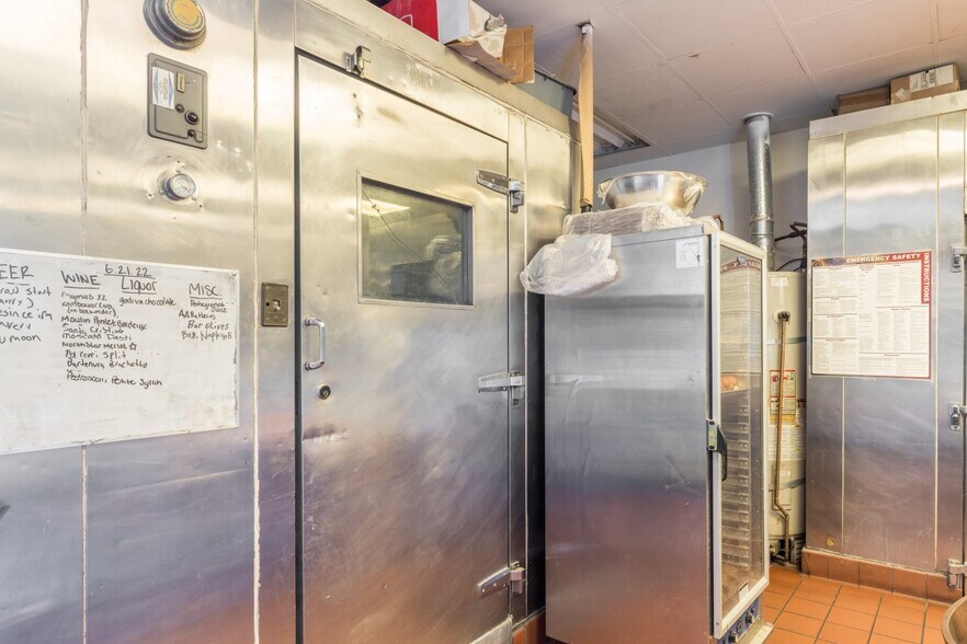More Photos Of 858 W Lancaster Blvd, Lancaster Restaurant For Sale