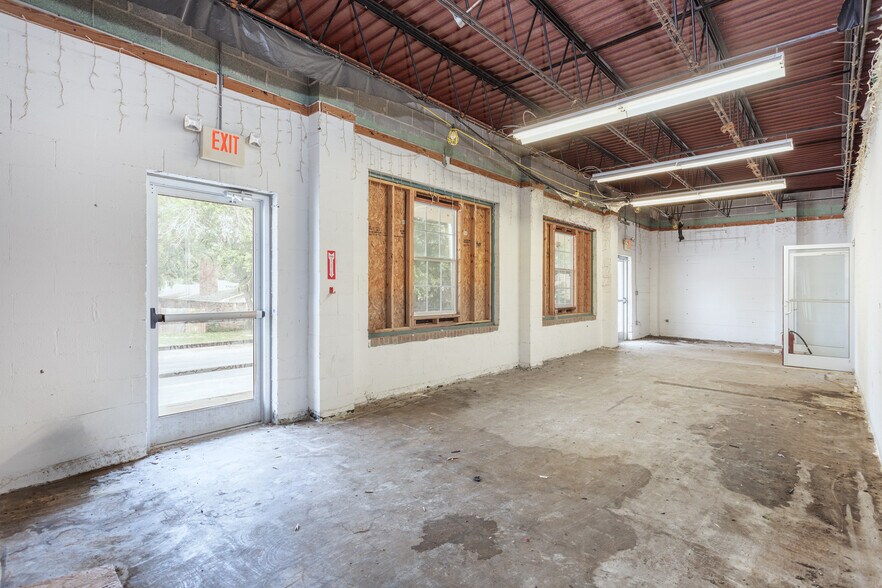 More Photos Of 100 Collinsville St, Whitesboro Light Manufacturing For Lease