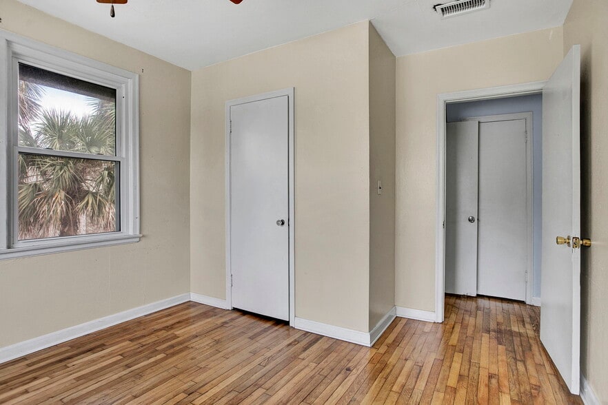 More Photos Of 315 15th Ave N, Jacksonville Beach Apartments For Sale