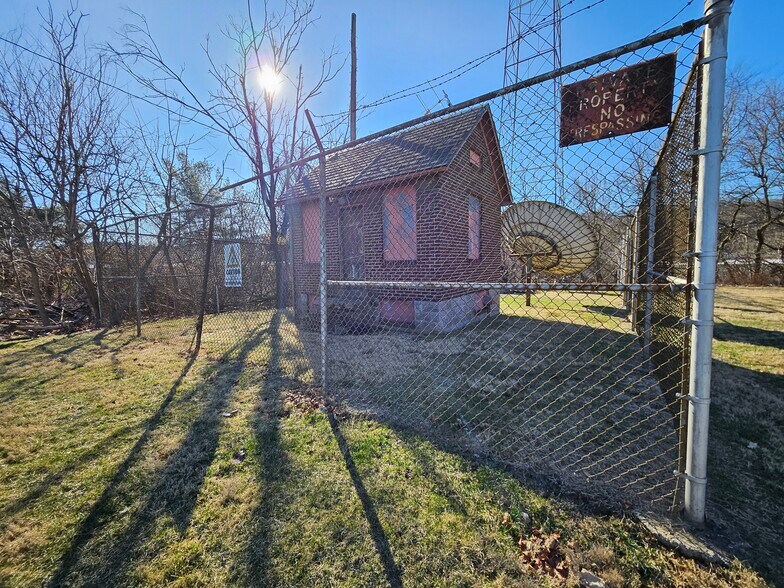 More Photos Of 270 Line St, Easton Specialty For Sale