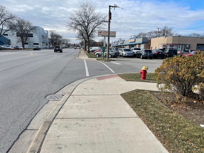 More Photos Of 3552-3562 Dempster St, Skokie General Retail For Lease