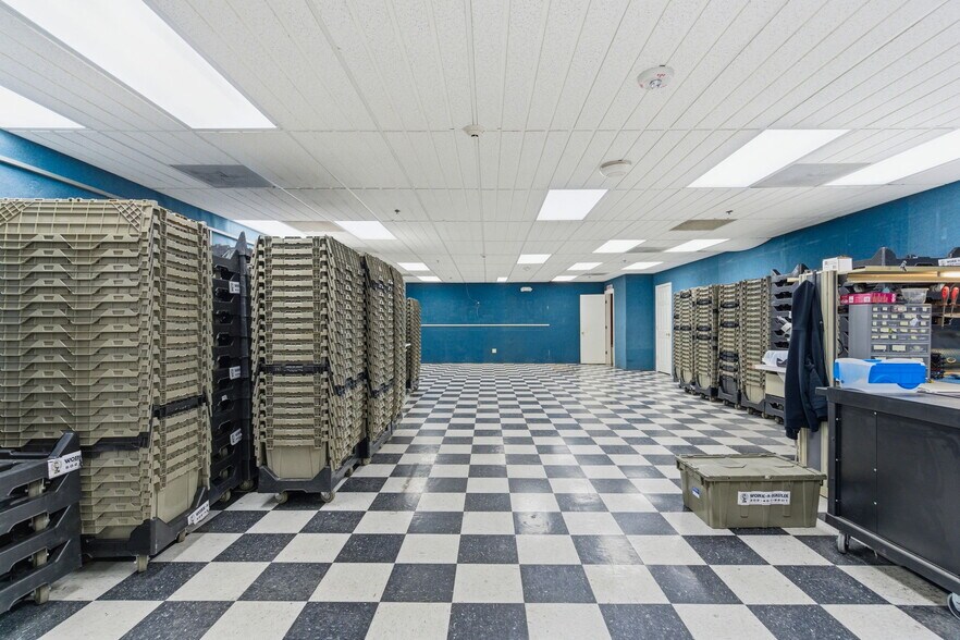 More Photos Of 1812 Cargo Ct, Louisville Warehouse For Lease