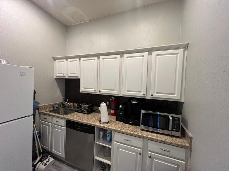 More Photos Of 5228 Village Creek Dr, Plano Office For Sale