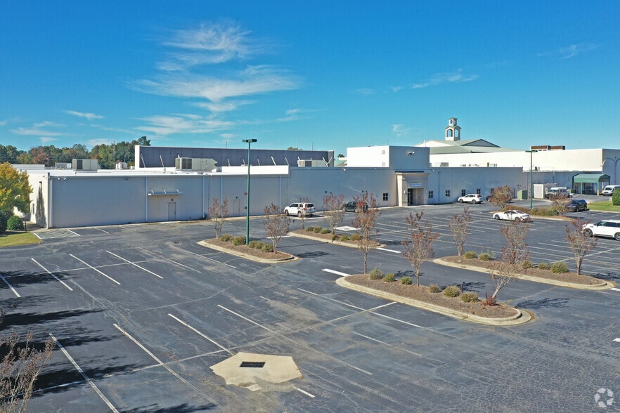 More Photos Of 1701-1703 Westchester Dr, High Point Freestanding For Lease