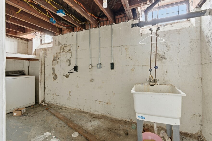 More Photos Of 4026 W McNichols Rd, Detroit Flex For Sale