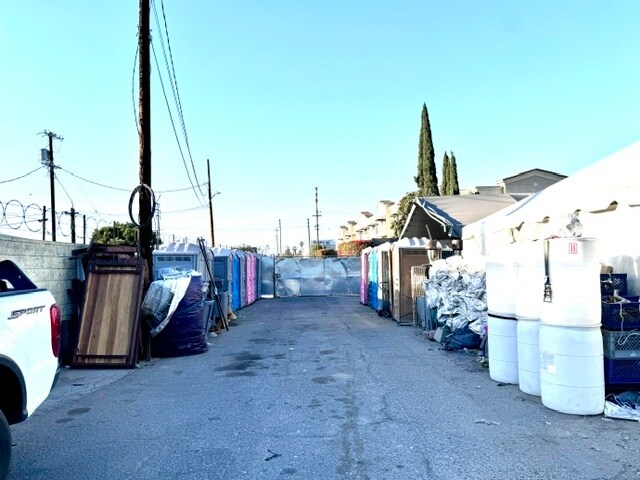 More Photos Of 3001 Delay Dr, Los Angeles Land For Lease