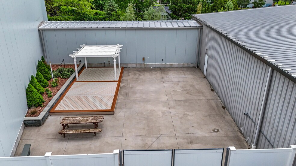 More Photos Of 80 Davis Pky, Clyde Warehouse For Sale