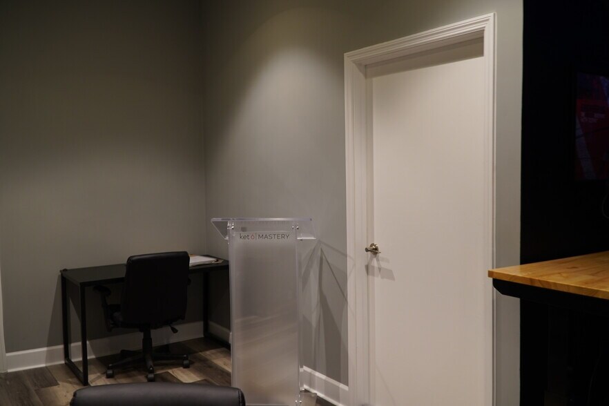 More Photos Of 5850 W Cypress St, Tampa Office For Lease