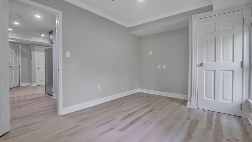 More Photos Of 323 8th St NE, Washington Apartments For Sale