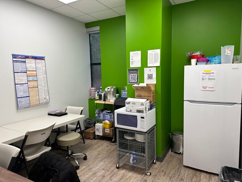 More Photos Of 850-852 Perry Rd, Apex Medical For Lease