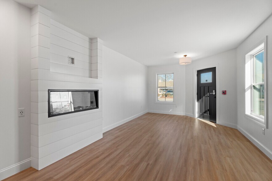 More Photos Of 44 Williams Ave, Mystic General Retail For Sale