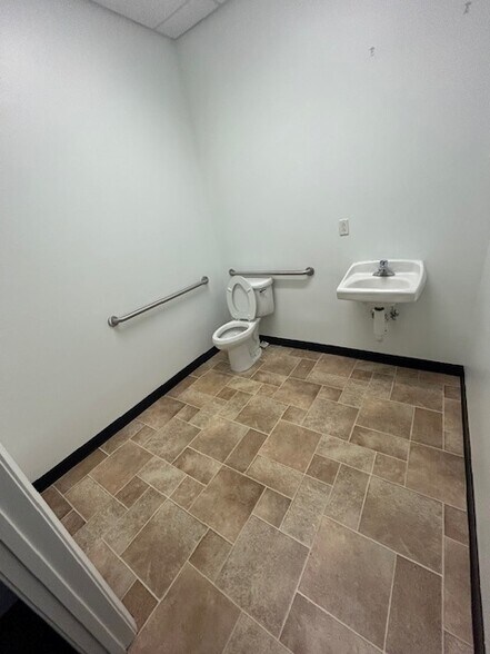 More Photos Of 150 S Houston Lake Rd, Warner Robins Unknown For Lease