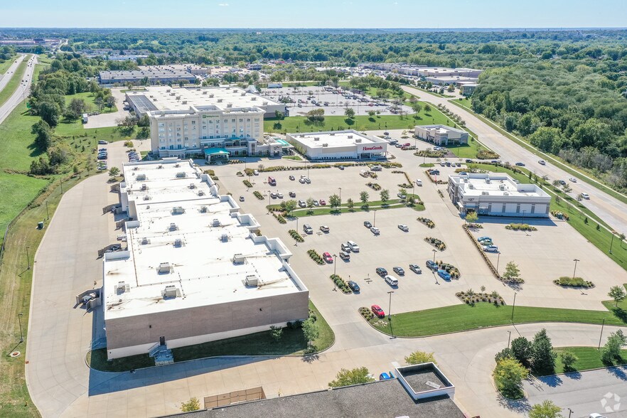 More Photos Of 4201 Elmore Ave, Davenport Unknown For Lease