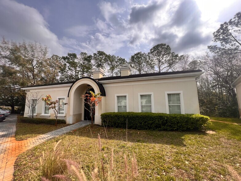 Primary Photo Of 5338 Primrose Lake Cir, Tampa Office For Sale