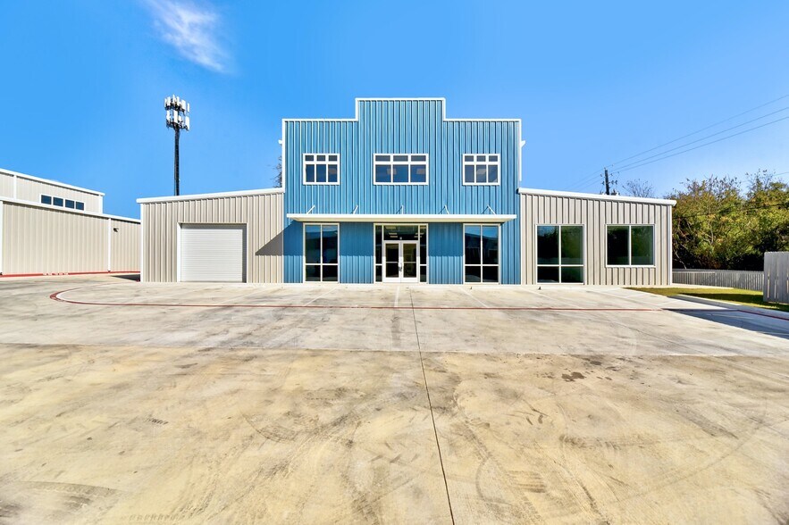 More Photos Of 11215 Conroy Ln, Austin Showroom For Lease