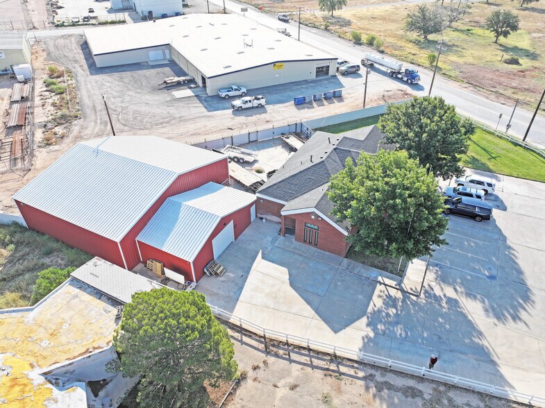 More Photos Of 327 SE Loop 338, Odessa Flex For Lease