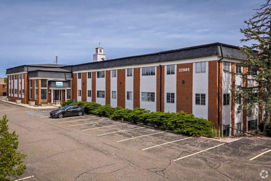 More Photos Of 32969 Hamilton Ct, Farmington Hills Office For Sale