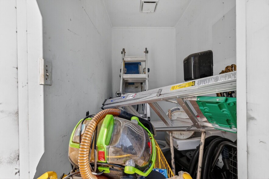 More Photos Of 20700 9th St, McIntosh Service Station For Sale