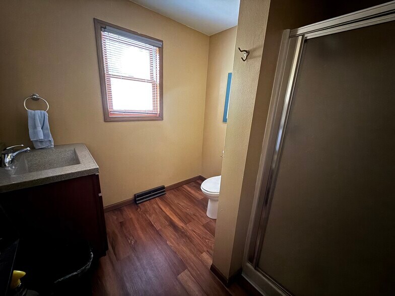 More Photos Of 1210 Arndt St, Fort Atkinson Flex For Sale