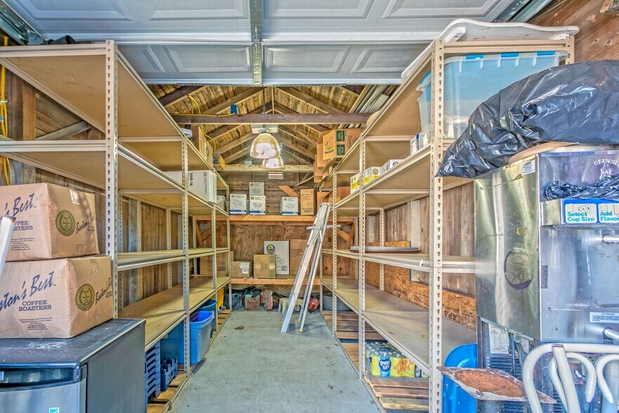 More Photos Of 35 Nehantic Dr, Niantic Storefront Retail Residential For Sale
