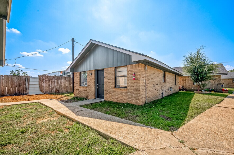 More Photos Of 8814 Manus St, Houston Apartments For Sale