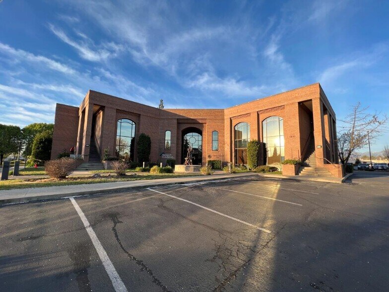 More Photos Of 930 Executive Way, Redding Office For Sale