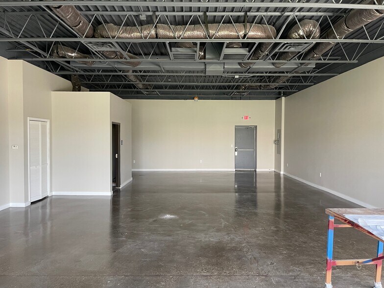 More Photos Of 3911 S Rochester Rd, Rochester Hills Storefront For Lease