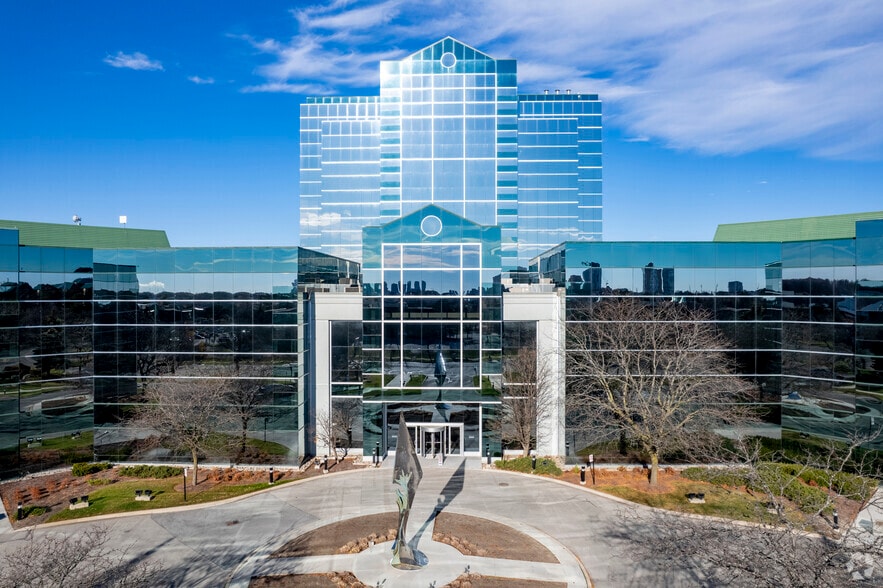 More Photos Of 100 Milverton Dr, Mississauga Office For Lease