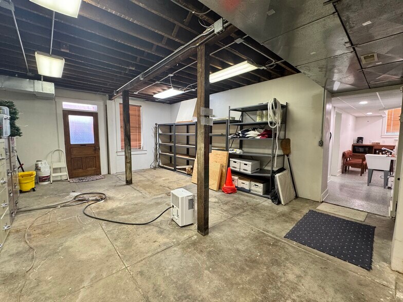 More Photos Of 121 S Center St, Clinton Office For Sale