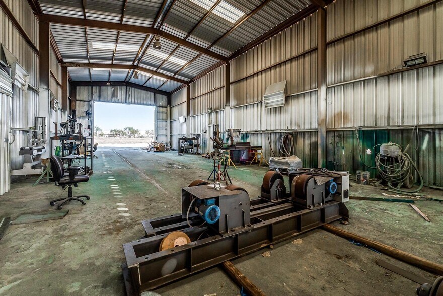 More Photos Of 520 Tradeway Dr, Mineral Wells Warehouse For Sale
