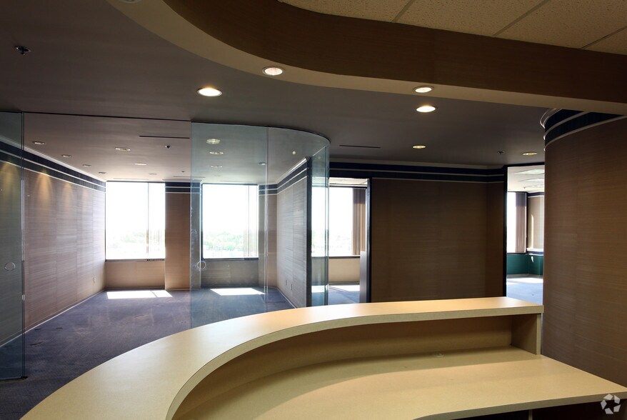 More Photos Of 9901 W Interstate 10, San Antonio Office Residential For Lease