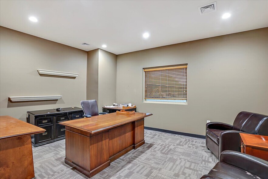 More Photos Of 809 N Church St, Florence Office For Lease