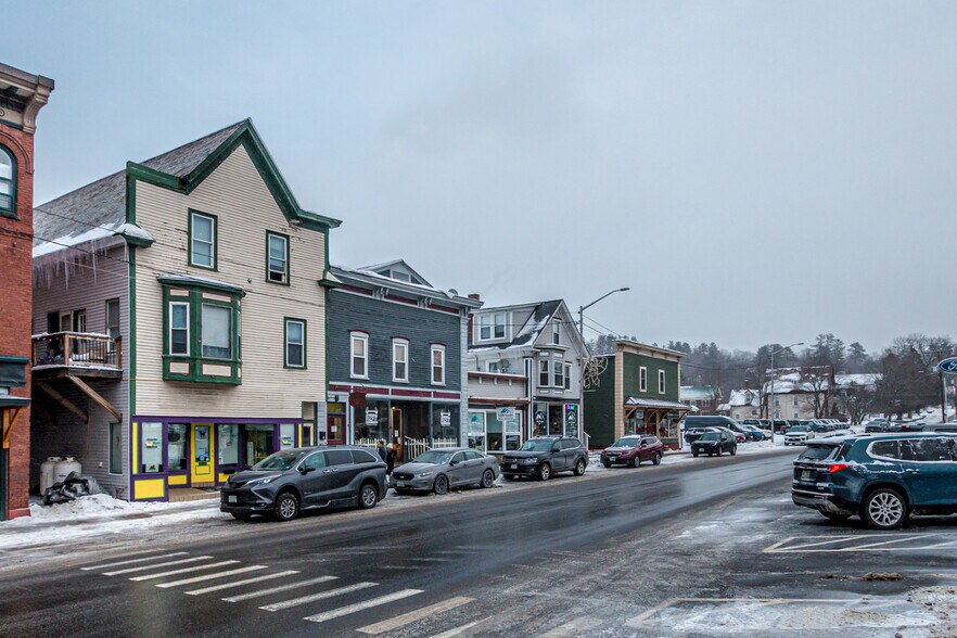 More Photos Of 12 Middle St, Lancaster Flex For Sale