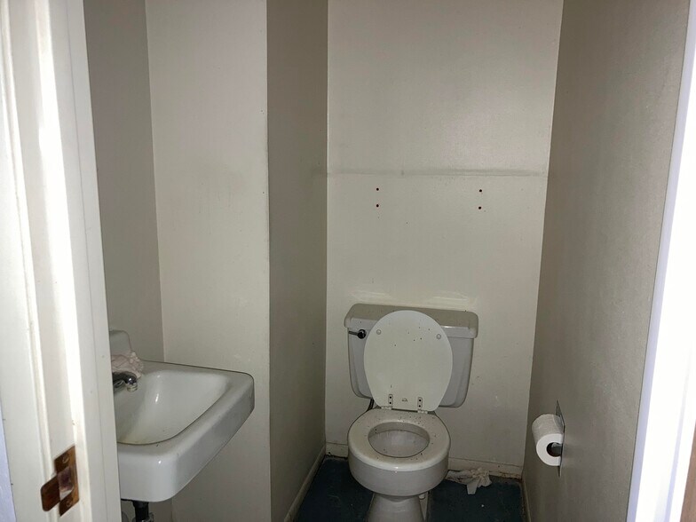 More Photos Of 8230 E Broadway Blvd, Tucson Medical For Sale