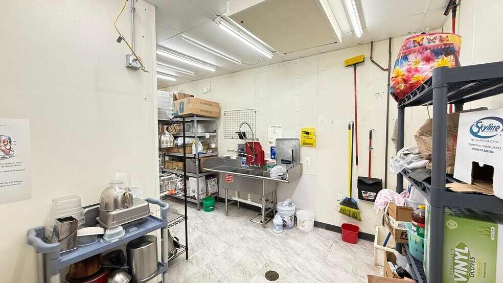 More Photos Of 1276-1280 N Route 83, Grayslake Unknown For Lease