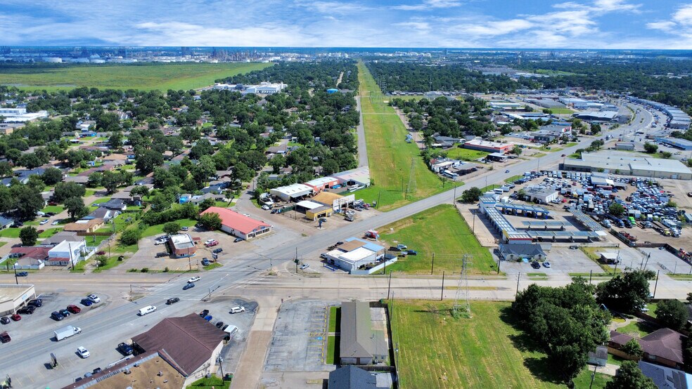 More Photos Of 2001 John St, Pasadena Office For Sale