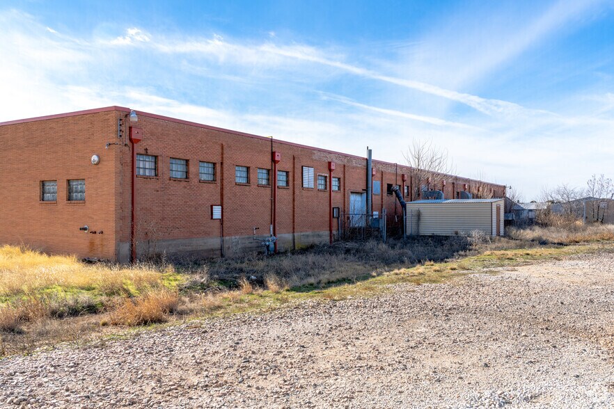 More Photos Of 912 N Beverly Dr, Wichita Falls Warehouse For Lease