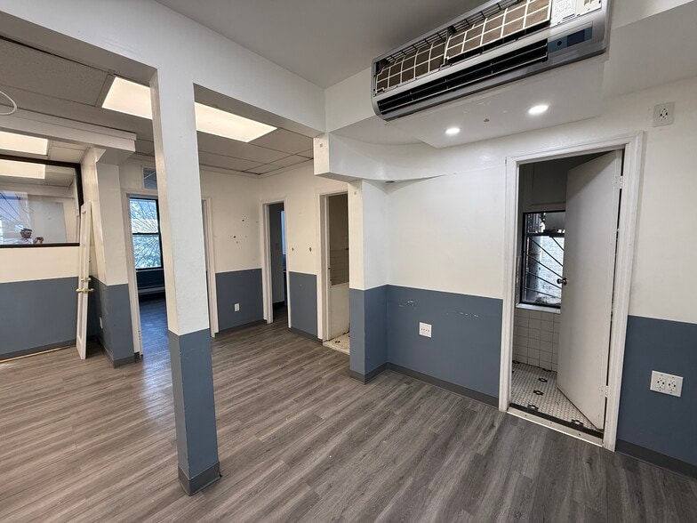 More Photos Of 8220 Roosevelt Ave, Jackson Heights General Retail For Lease
