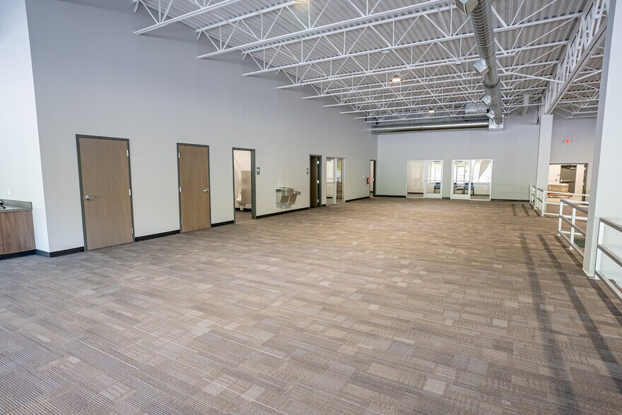 More Photos Of 6798-6816 Big Beaver Blvd, Beaver Falls Light Manufacturing For Lease