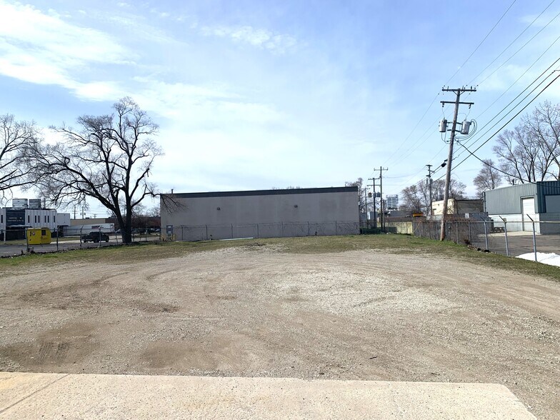 More Photos Of 13311 Stark Rd, Livonia Warehouse For Lease
